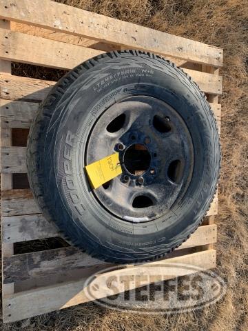 LT245/75R16 tire